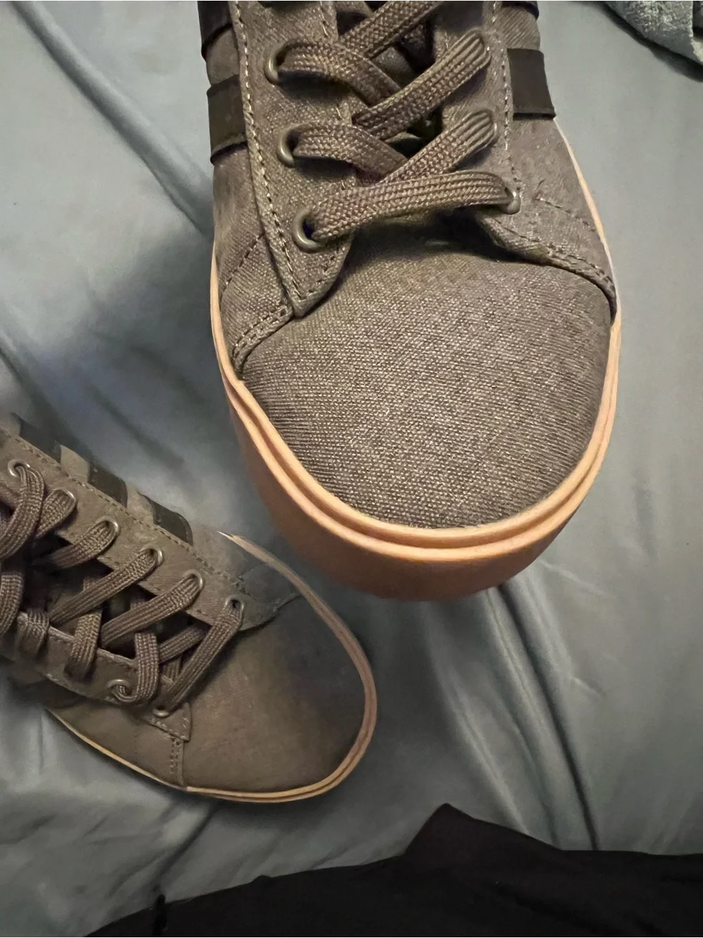 Adidas Daily 4.0 Men’s Dark GreenCanvas Sneakers with Black Stripes.